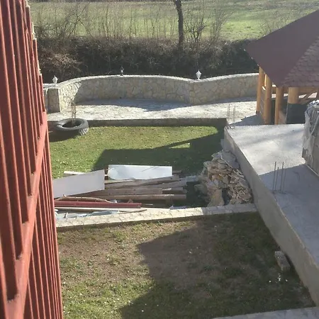 Porodicna Kuca Apartment *