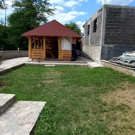 Porodicna Kuca Apartment *