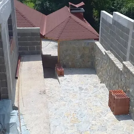 Porodicna Kuca *